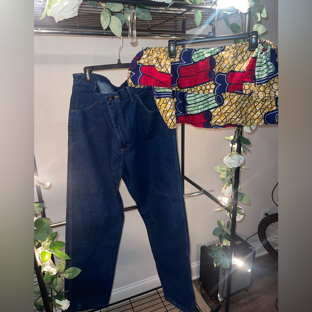 Old school jeans with a flowey crop top